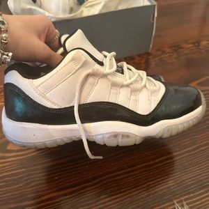 jordan 11 low iridescent / emerald gs